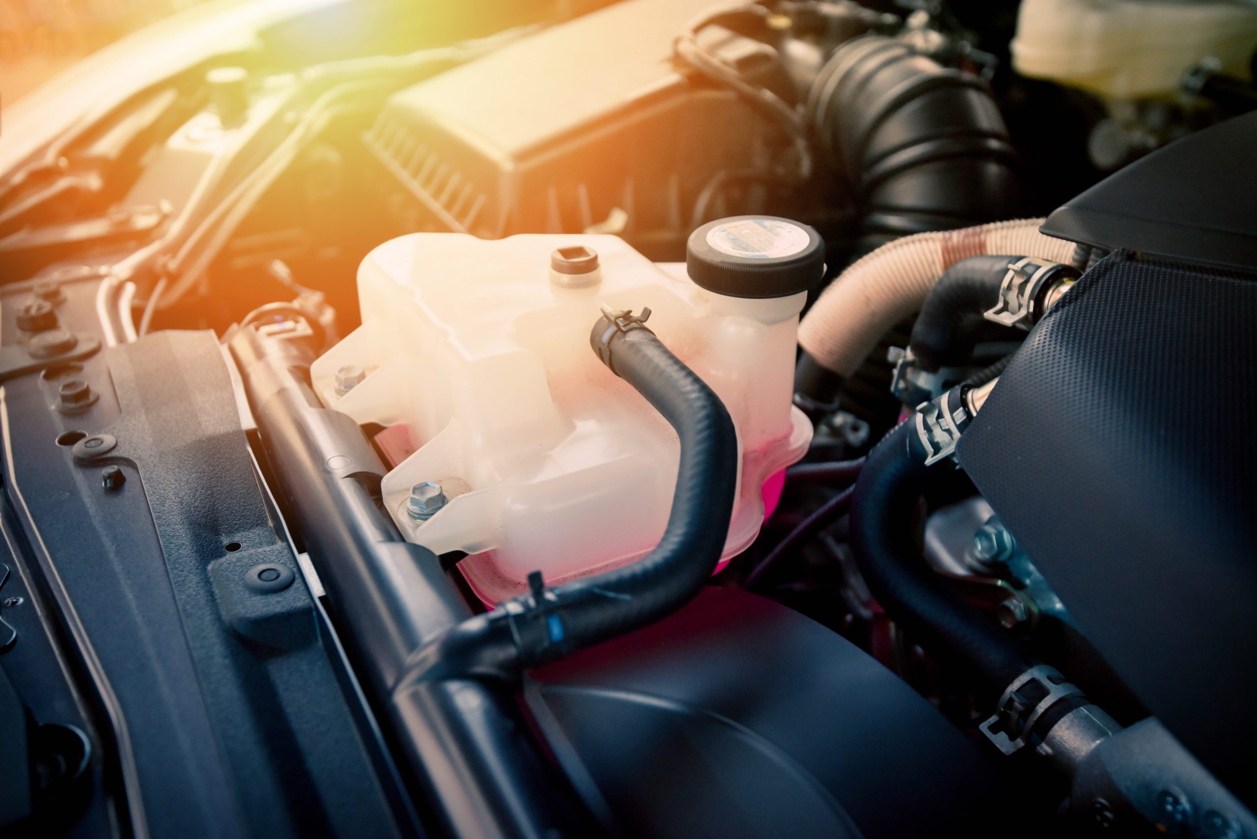Qué es y cómo cambiar el líquido refrigerante del coche?